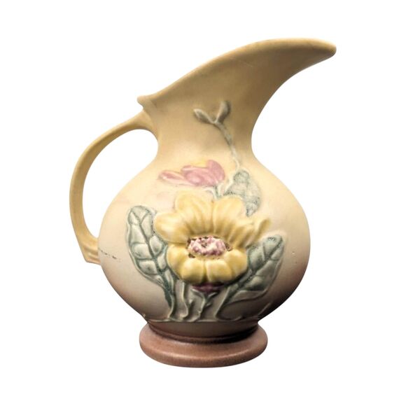 Vintage Hull Pottery Magnolia Pitcher: Art Deco Floral Vase - Picture 6 of 7